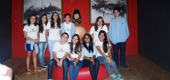 Ensino Fundamental II visita exposição de Salvador Dali e Ursos Camaradas